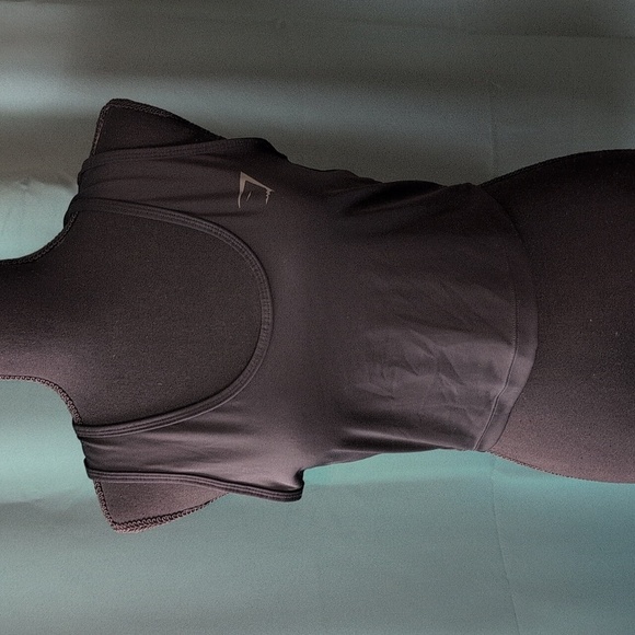 Gumshark Tank. Medium. EUC - Picture 3 of 8